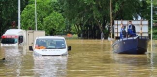 ভারী বৃষ্টি-বন্যায় পোর্ট ক্ল্যাংয়ের কার্যক্রম ব্যাহত