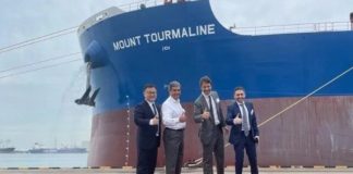 বিশ্বের প্রথম এলএনজি-চালিত বাল্কারের যাত্রা