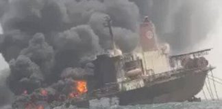 নাইজেরিয়া উপকূলে ট্যাংকার ডুবি, নিখোঁজ ১০