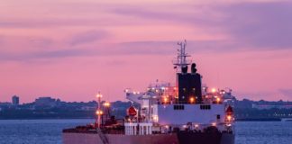 রাশিয়ার জাহাজগুলোর বন্দরে প্রবেশ নিষিদ্ধ করল যুক্তরাষ্ট্র