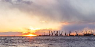 মারিউপোল ছেড়ে গেল ধাতব পাতবোঝাই জাহাজ