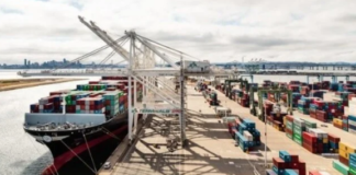 ট্রাক ড্রাইভারদের অবরোধ প্রত্যাহারে এক সপ্তাহ পর সচল ওকল্যান্ড বন্দর