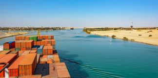 সুয়েজ খালে একদিনে সর্বোচ্চ জাহাজ চলাচলের রেকর্ড