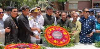 জাতির পিতার সমাধিতে চট্টগ্রাম বন্দর কর্তৃপক্ষের শ্রদ্ধা নিবেদন