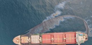জিব্রাল্টার উপকূলে বাল্ক ক্যারিয়ার থেকে তেল ছড়িয়ে পড়েছে
