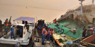 ভাসমান তেল অপসারণ ও জাহাজ উদ্ধার করেছে কোস্টগার্ড