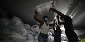 শুল্কমুক্ত সুবিধায় আমদানি করা ১০০ টন গার্মেন্টস পণ্য জব্দ