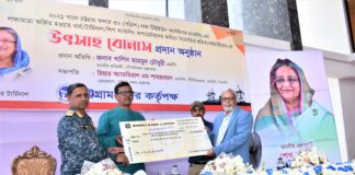 শ্রমিকদের উৎসাহ বোনাস দিয়েছে চট্টগ্রাম বন্দর