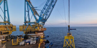 স্কটল্যান্ডে বিশ্বের গভীরতম অফশোর টার্বাইন ফাউন্ডেশন স্থাপন