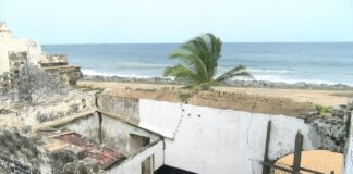 সাগরে বিলীন হওয়ার ঝুঁকিতে ঘানার ঐতিহাসিক দুর্গ