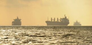 রাশিয়ার শিপিং খাতের ওপর আরও খড়গহস্ত যুক্তরাষ্ট্র-যুক্তরাজ্য