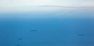 আরব উপসাগরে প্রতিরক্ষামূলক অবস্থান জোরদার করবে যুক্তরাষ্ট্র