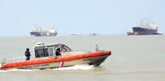 অবৈধ মজুদ ঠেকাতে বর্হিনোঙরে জাহাজে অভিযান