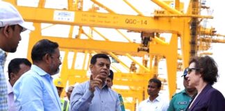 ঢাকায় নিযুক্ত যুক্তরাষ্ট্রের চার্জ দ্য অ্যাফেয়ার্স ট্রেসি অ্যান জ্যাকবসন চট্টগ্রাম বন্দরের অপারেশনাল কার্যক্রম পরিদর্শন করেছেন