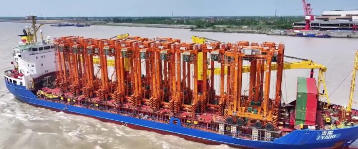 15 straddle carrier