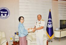 ভুটানের রাষ্ট্রদূত দাশো কার্মা হামু দর্জি চট্টগ্রাম বন্দর পরিদর্শন করেছেন। এ সময় তিনি কর্তৃপক্ষের চেয়ারম্যানের সাথে সৌজন্য সাক্ষাৎ করেন।