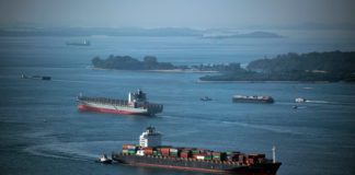 সিঙ্গাপুর প্রণালিতে বাড়ছে জাহাজে চুরির ঘটনা