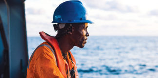 নাবিকদের প্রসন্নতার সূচক নিম্নমুখী, অফিসার সংকটের আশঙ্কা