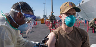 নাবিক ও সম্মুখসারির কর্মীদের টিকা প্রদানে অগ্রাধিকারের আহ্বান