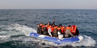 ইংলিশ চ্যানেল পাড়ি দিচ্ছে রেকর্ড সংখ্যক অভিবাসনপ্রত্যাশী