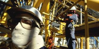 ইসরায়েল-ফিলিস্তিন সংঘর্ষের জেরে অপরিশোধিত তেলের দাম বেড়েছে