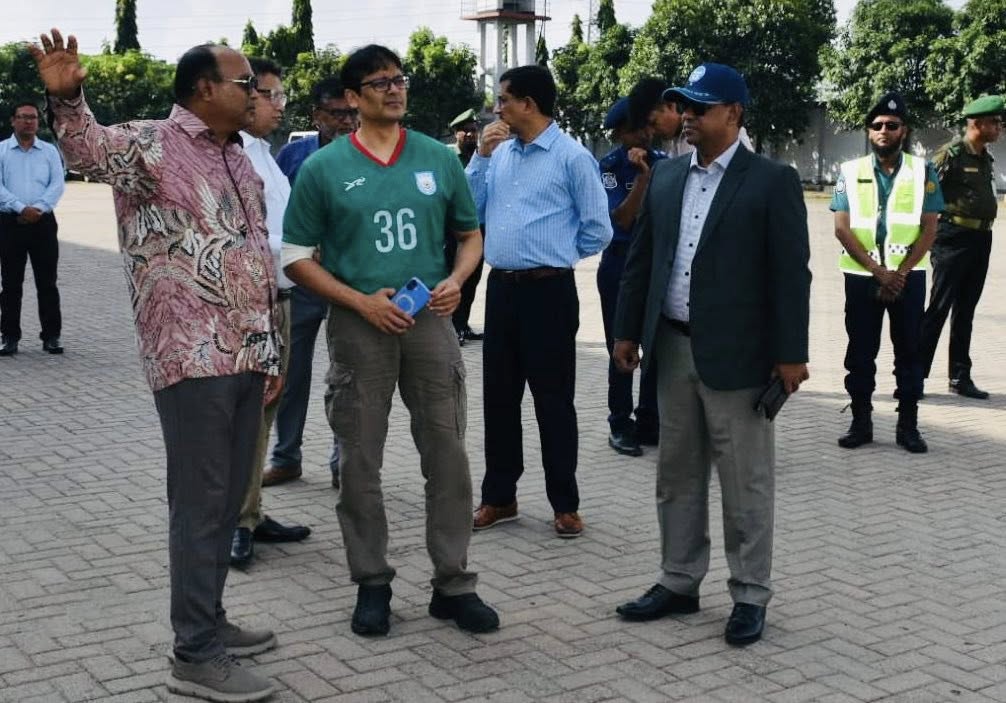 মাননীয় প্রধান উপদেষ্টার বিশেষ সহকারী (উপদেষ্টা মর্যাদা) লুৎফে সিদ্দিকী এবং বিডা ও বেজার নির্বাহী চেয়ারম্যান চৌধুরী আশিক মাহমুদ বিন হারুন শনিবার পানগাঁও ইনল্যান্ড কনটেইনার টার্মিনাল পরিদর্শন করেছেন। এ সময় চট্টগ্রাম বন্দর চেয়ারম্যান রিয়ার এডমিরাল এস. এম. মনিরুজ্জামান সহ ঊর্ধ্বতন কর্মকর্তারা উপস্থিত ছিলেন।
